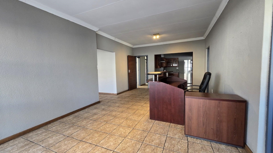 To Let 5 Bedroom Property for Rent in Randhart Gauteng