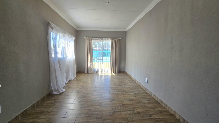 To Let 5 Bedroom Property for Rent in Randhart Gauteng