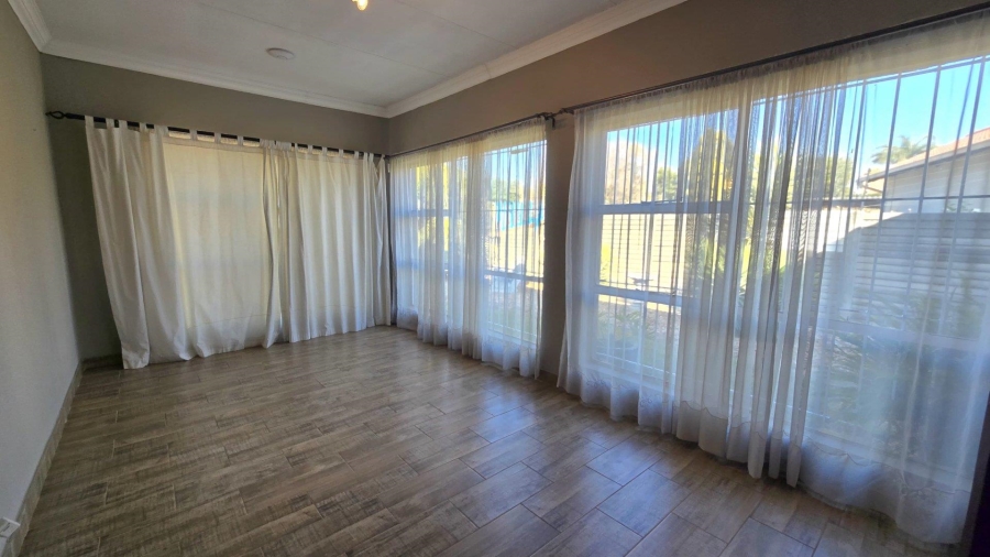 To Let 5 Bedroom Property for Rent in Randhart Gauteng