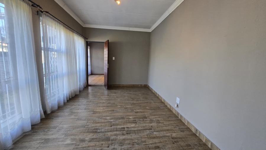 To Let 5 Bedroom Property for Rent in Randhart Gauteng