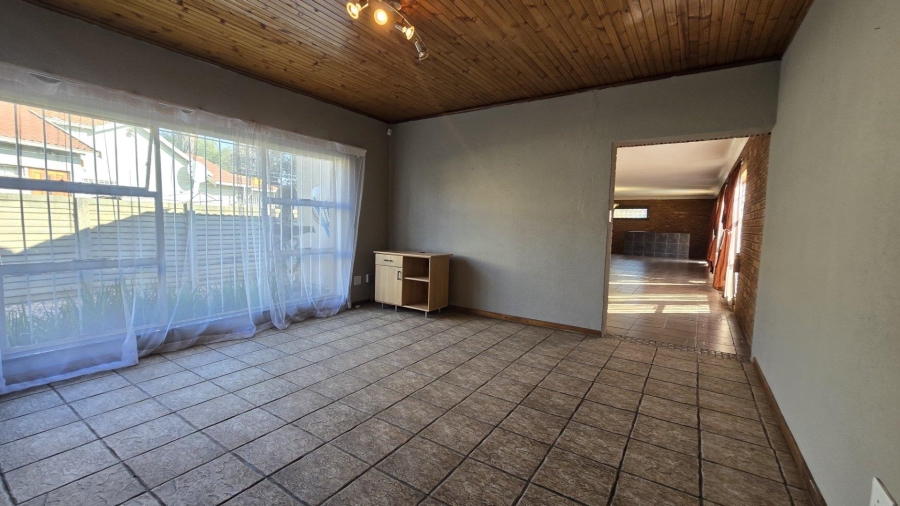 To Let 5 Bedroom Property for Rent in Randhart Gauteng