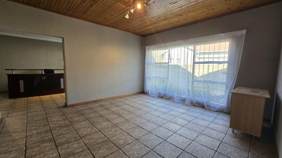 To Let 5 Bedroom Property for Rent in Randhart Gauteng