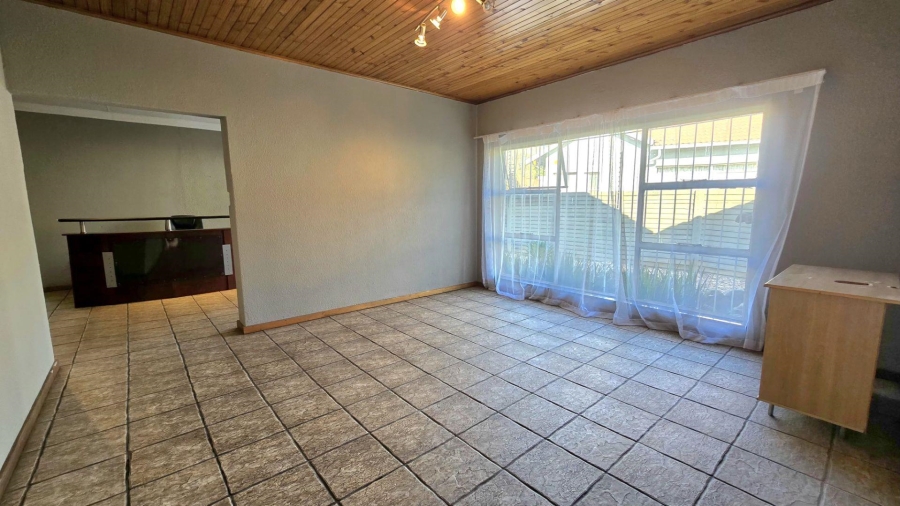 To Let 5 Bedroom Property for Rent in Randhart Gauteng