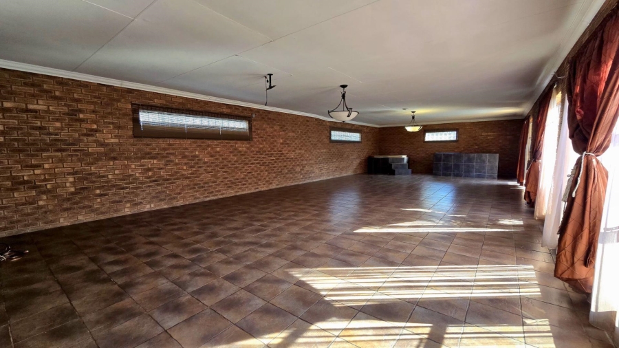 To Let 5 Bedroom Property for Rent in Randhart Gauteng