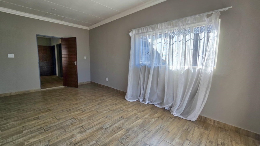To Let 5 Bedroom Property for Rent in Randhart Gauteng