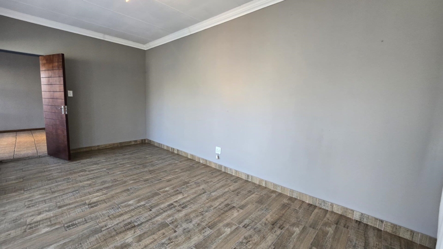To Let 5 Bedroom Property for Rent in Randhart Gauteng