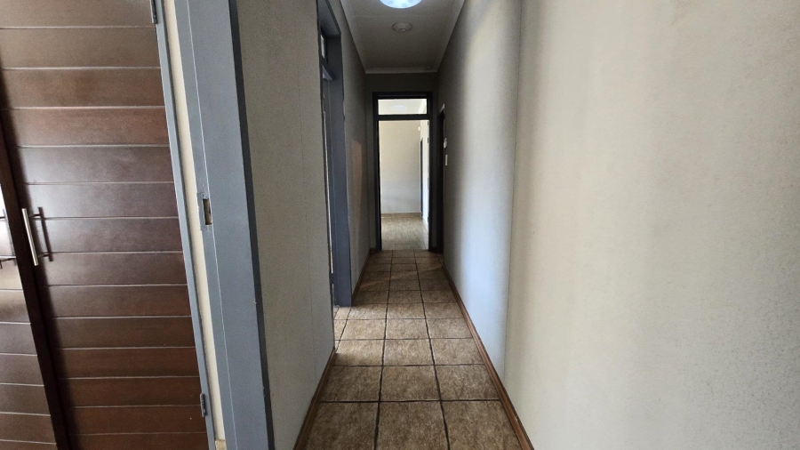 To Let 5 Bedroom Property for Rent in Randhart Gauteng