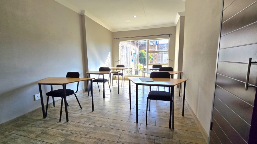 To Let 5 Bedroom Property for Rent in Randhart Gauteng