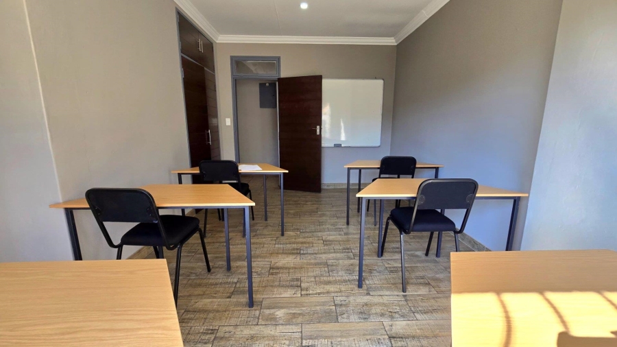 To Let 5 Bedroom Property for Rent in Randhart Gauteng