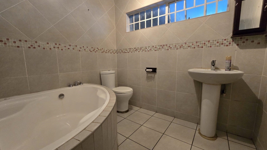 To Let 5 Bedroom Property for Rent in Randhart Gauteng