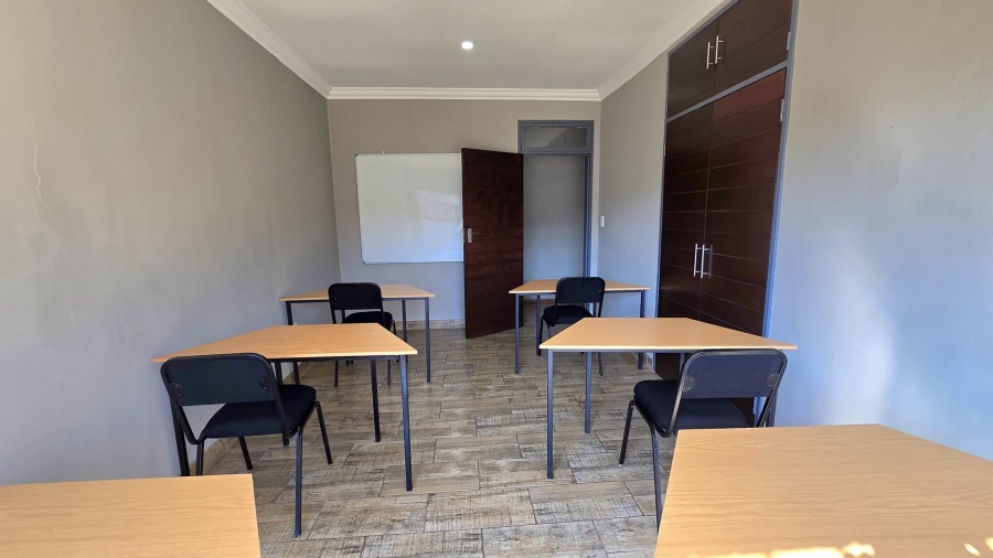 To Let 5 Bedroom Property for Rent in Randhart Gauteng