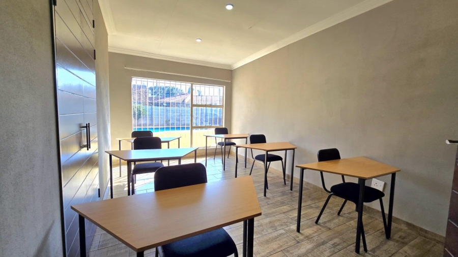 To Let 5 Bedroom Property for Rent in Randhart Gauteng