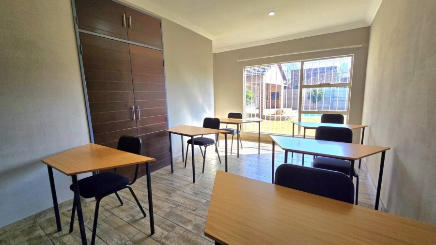 To Let 5 Bedroom Property for Rent in Randhart Gauteng