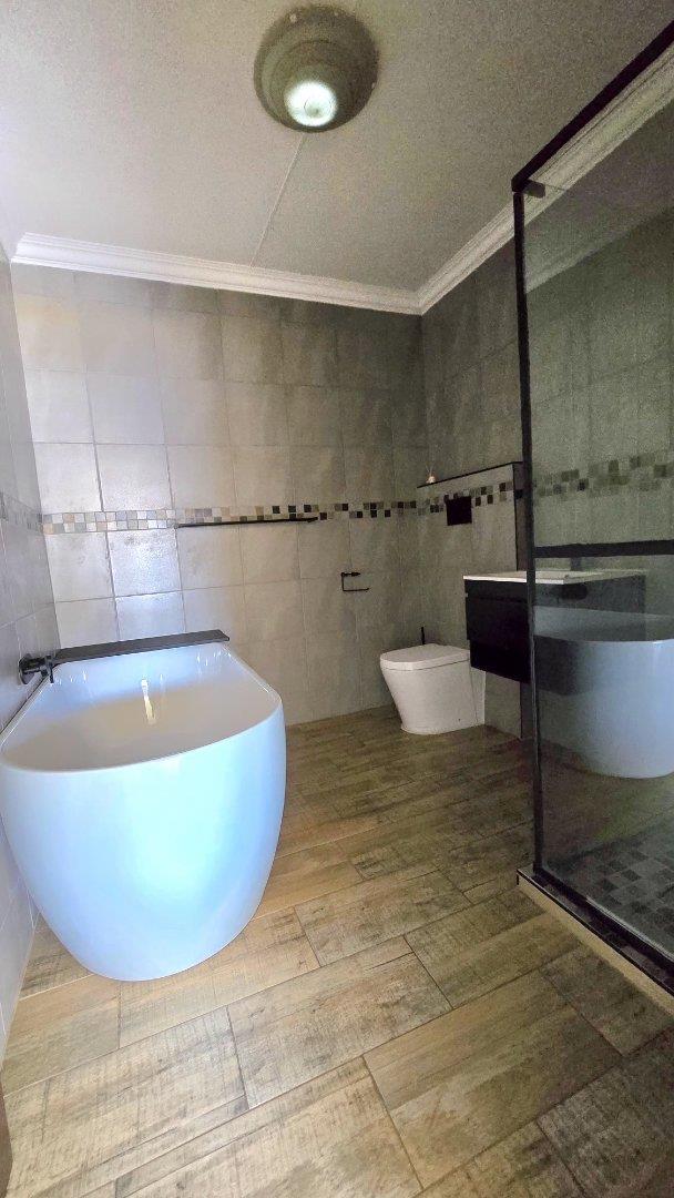 To Let 5 Bedroom Property for Rent in Randhart Gauteng
