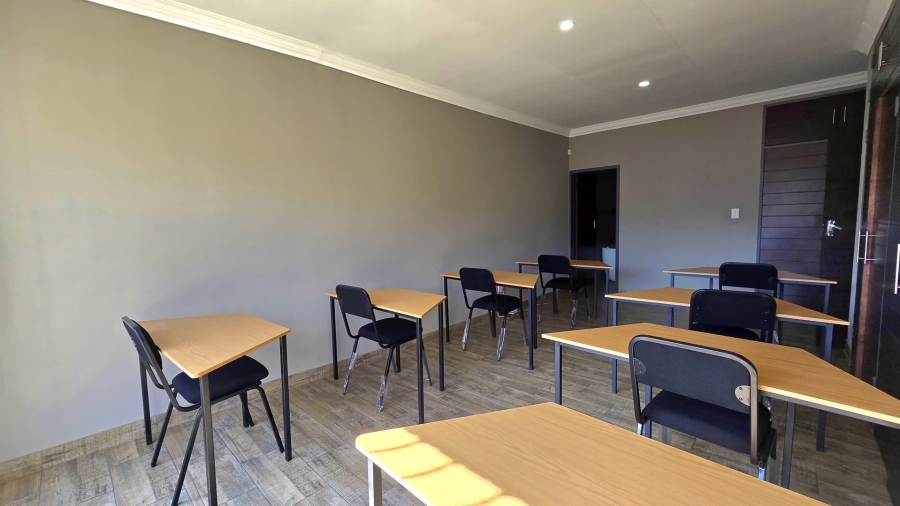 To Let 5 Bedroom Property for Rent in Randhart Gauteng