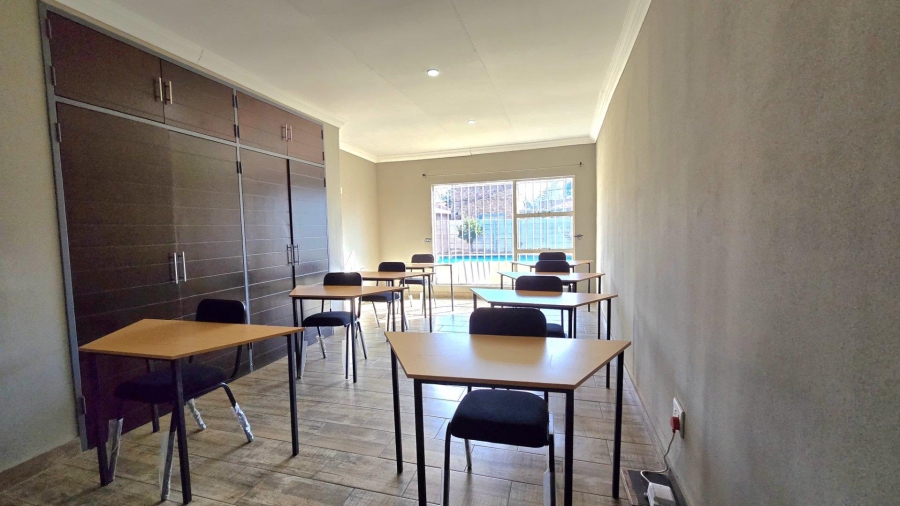 To Let 5 Bedroom Property for Rent in Randhart Gauteng