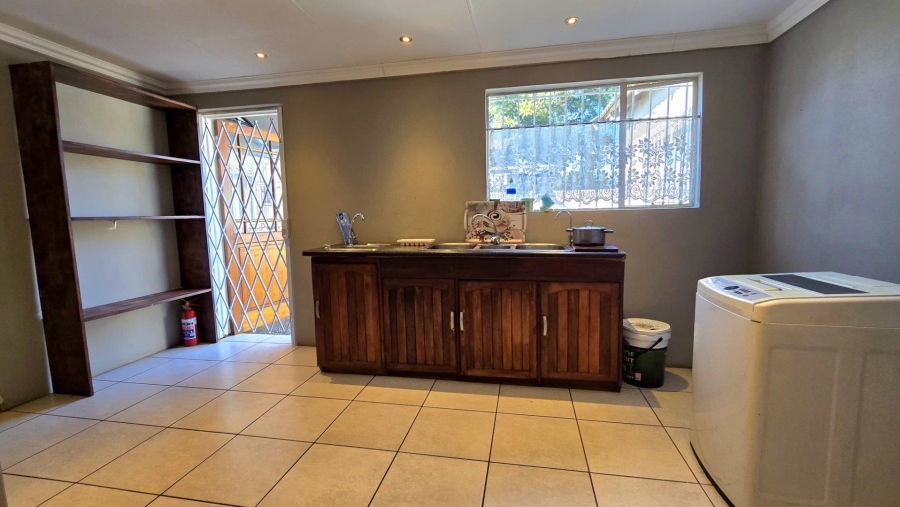 To Let 5 Bedroom Property for Rent in Randhart Gauteng