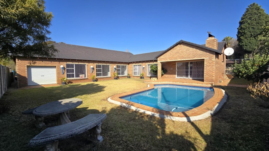 To Let 5 Bedroom Property for Rent in Randhart Gauteng