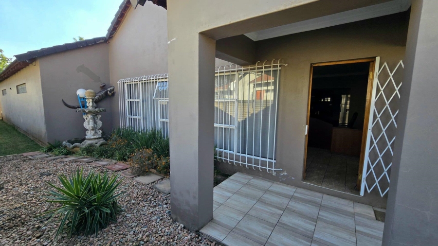To Let 5 Bedroom Property for Rent in Randhart Gauteng