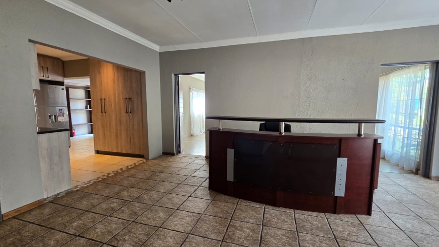 To Let 5 Bedroom Property for Rent in Randhart Gauteng