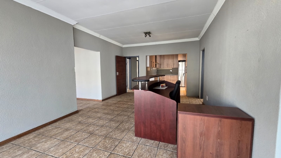 To Let 5 Bedroom Property for Rent in Randhart Gauteng