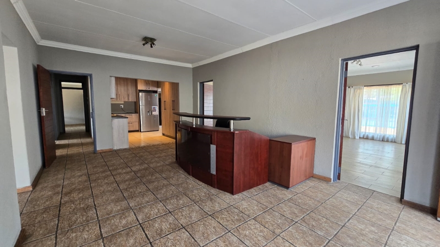 To Let 5 Bedroom Property for Rent in Randhart Gauteng