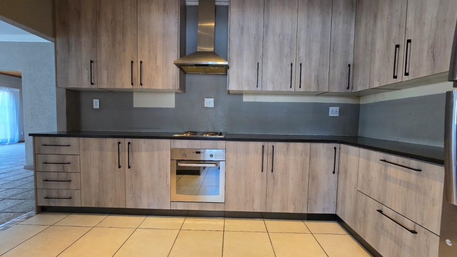To Let 5 Bedroom Property for Rent in Randhart Gauteng
