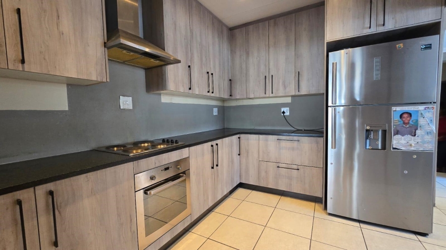 To Let 5 Bedroom Property for Rent in Randhart Gauteng