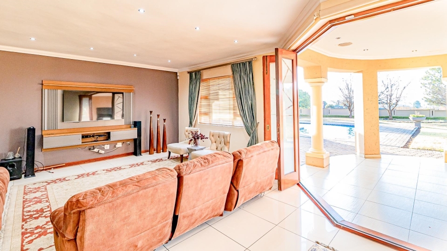 5 Bedroom Property for Sale in Raslouw A H Gauteng