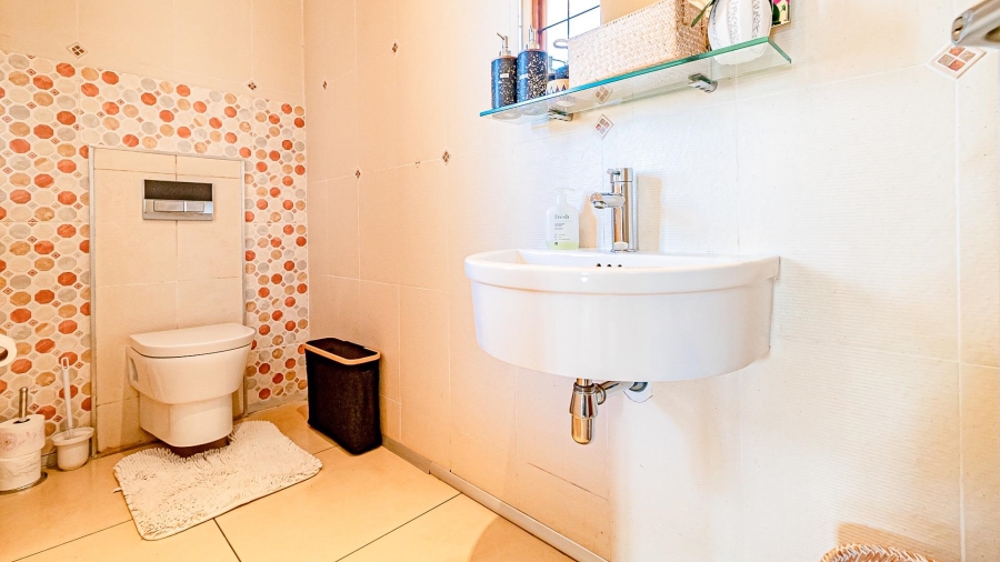 5 Bedroom Property for Sale in Raslouw A H Gauteng