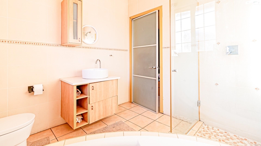 5 Bedroom Property for Sale in Raslouw A H Gauteng