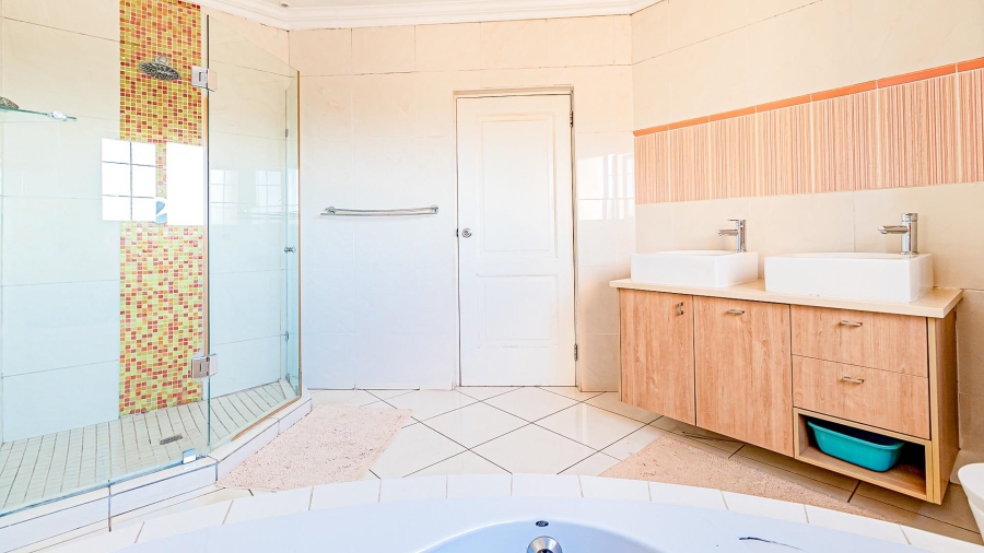 5 Bedroom Property for Sale in Raslouw A H Gauteng