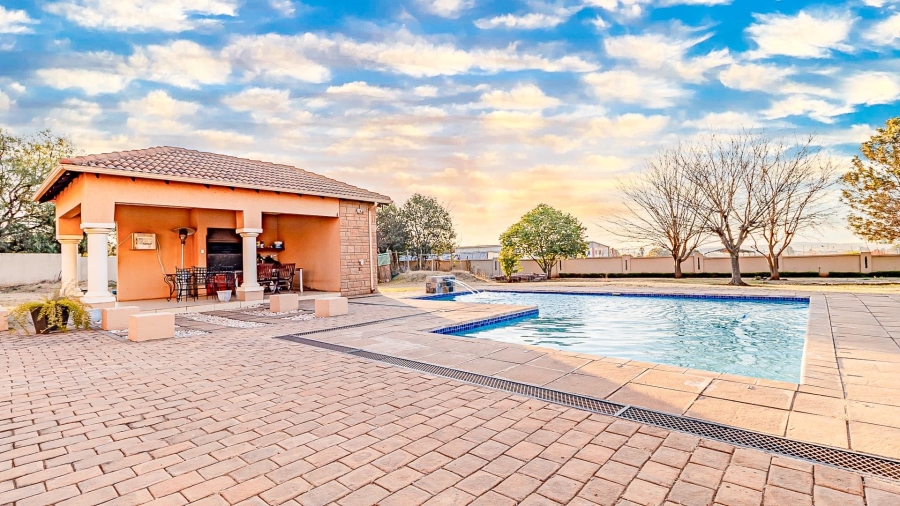 5 Bedroom Property for Sale in Raslouw A H Gauteng