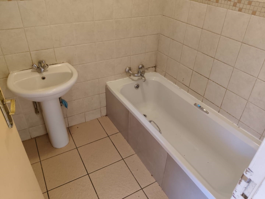 2 Bedroom Property for Sale in Windsor East Gauteng