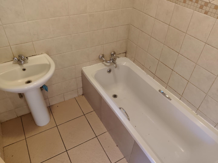 2 Bedroom Property for Sale in Windsor East Gauteng