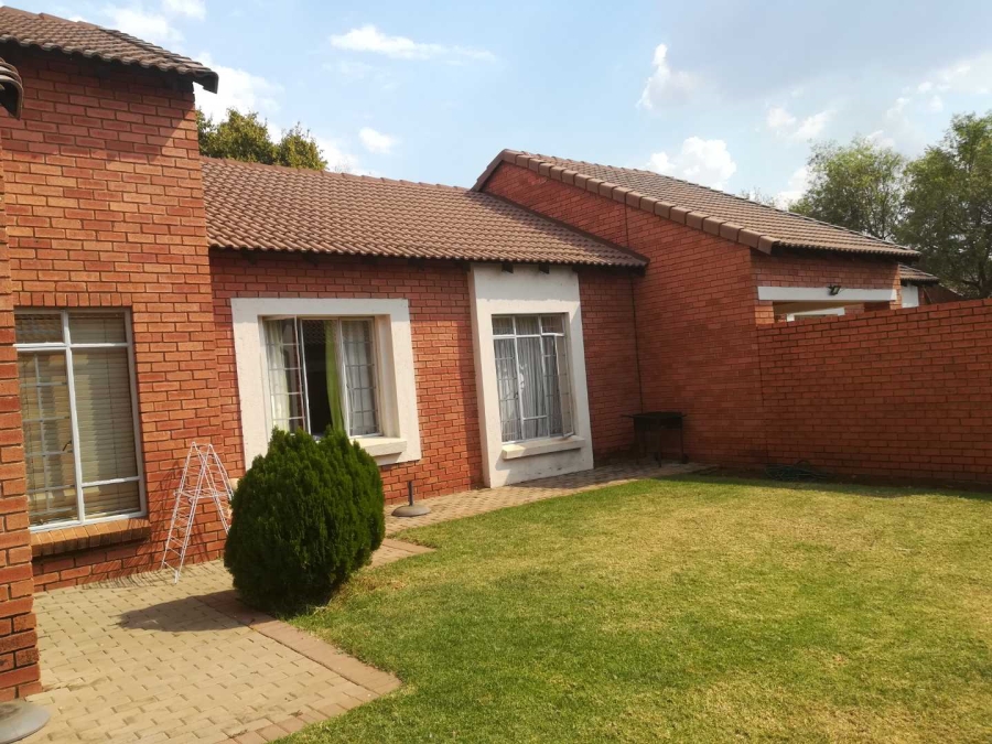 To Let 3 Bedroom Property for Rent in Monavoni Gauteng