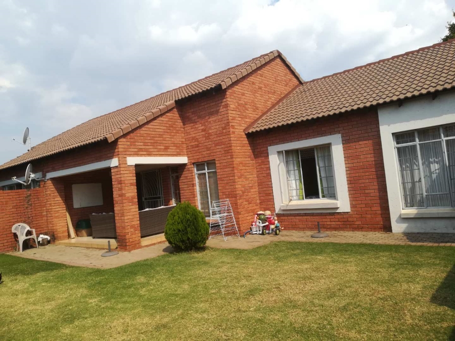 To Let 3 Bedroom Property for Rent in Monavoni Gauteng