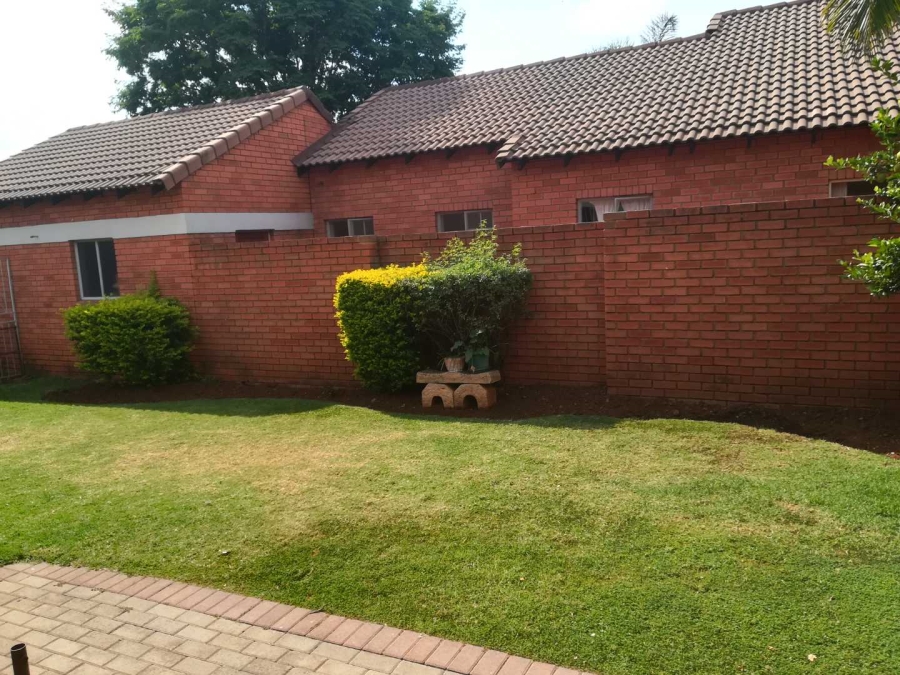 To Let 3 Bedroom Property for Rent in Monavoni Gauteng