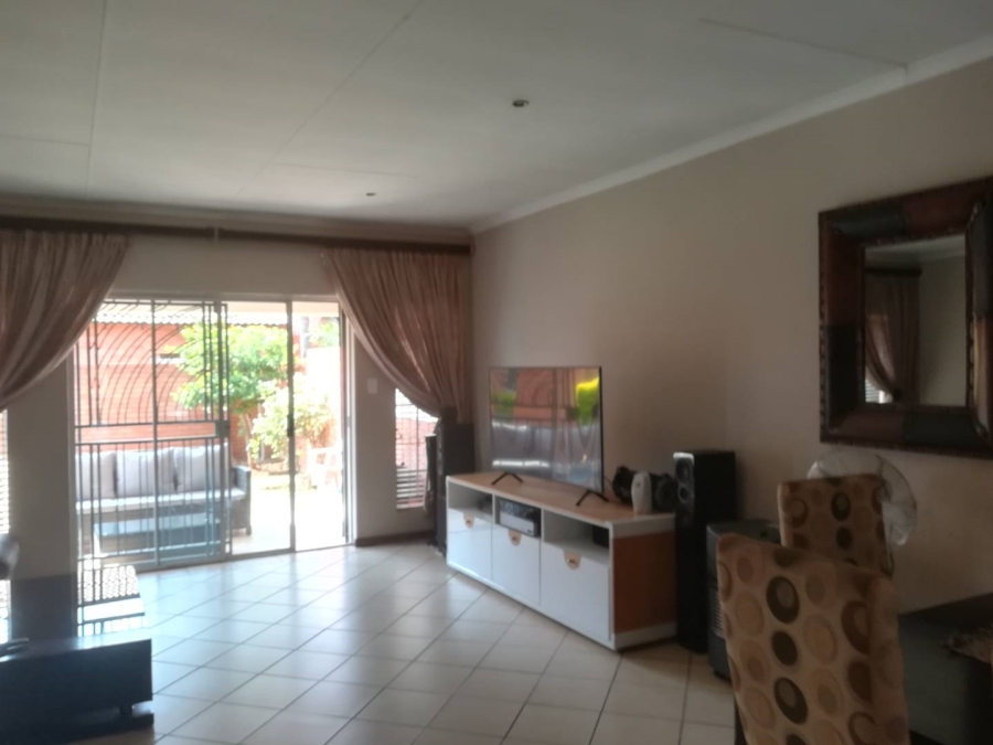 To Let 3 Bedroom Property for Rent in Monavoni Gauteng