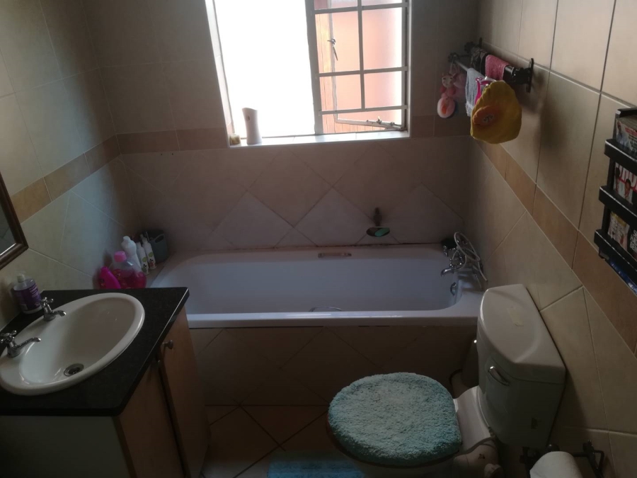 To Let 3 Bedroom Property for Rent in Monavoni Gauteng
