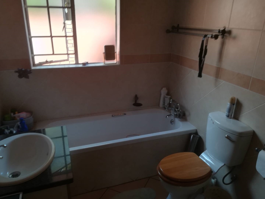 To Let 3 Bedroom Property for Rent in Monavoni Gauteng