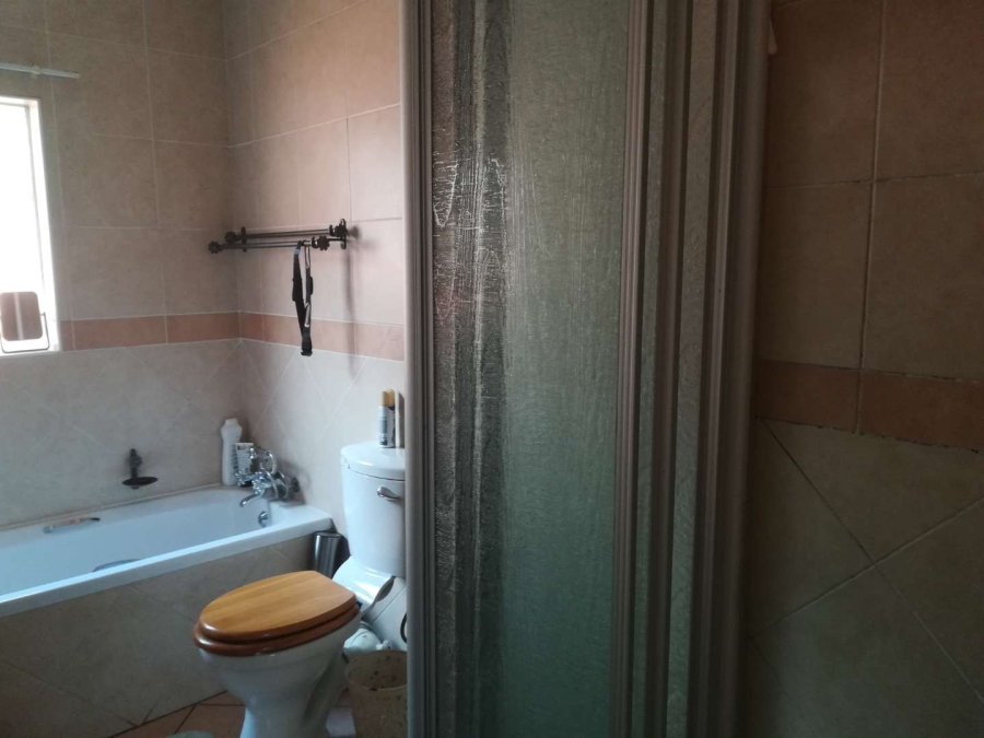 To Let 3 Bedroom Property for Rent in Monavoni Gauteng