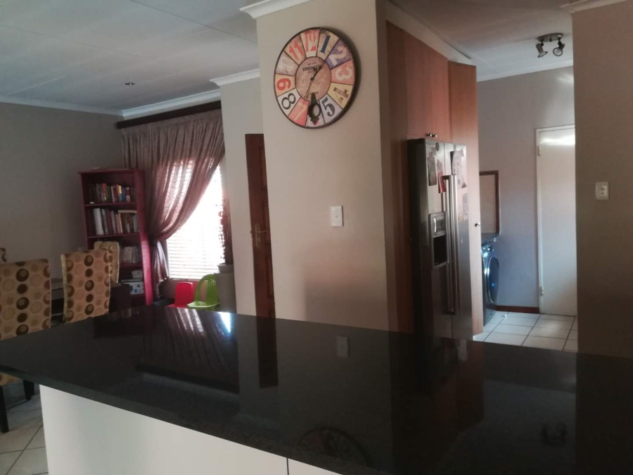 To Let 3 Bedroom Property for Rent in Monavoni Gauteng