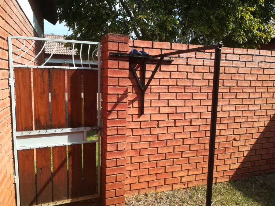 To Let 3 Bedroom Property for Rent in Monavoni Gauteng