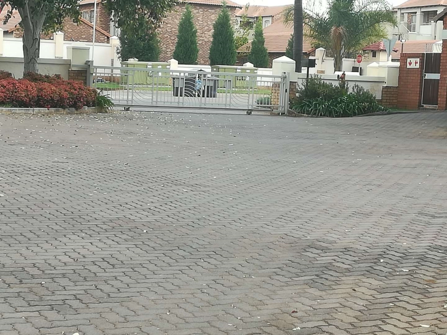 To Let 3 Bedroom Property for Rent in Monavoni Gauteng