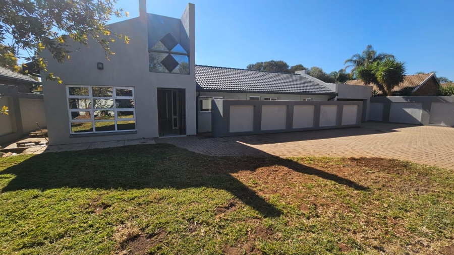 5 Bedroom Property for Sale in Wierdapark Gauteng