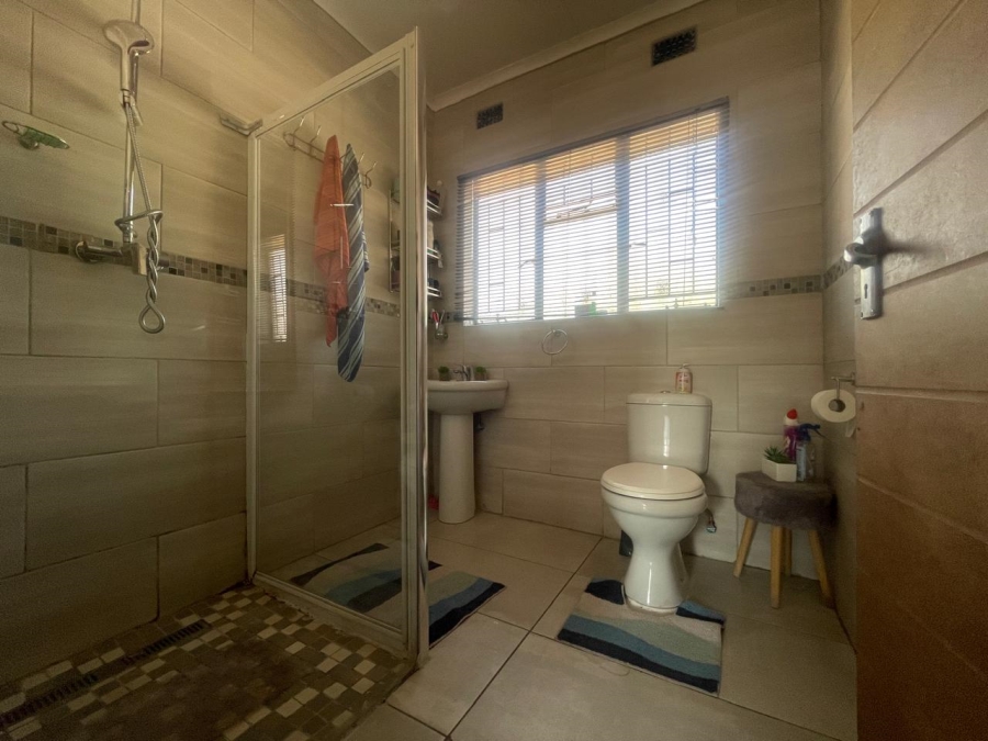 To Let 3 Bedroom Property for Rent in Klippoortje Gauteng