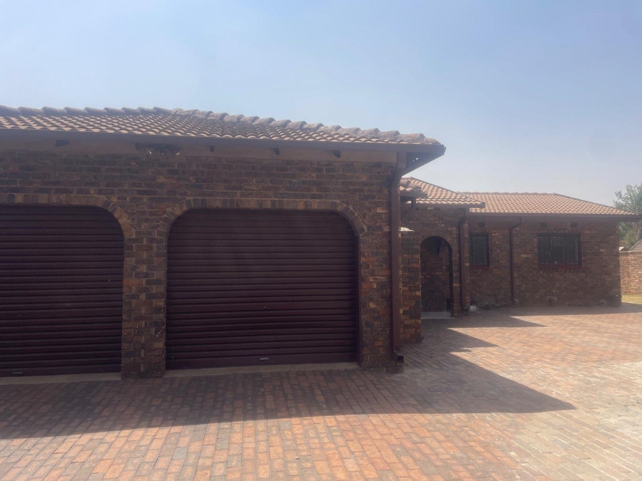 To Let 3 Bedroom Property for Rent in Klippoortje Gauteng