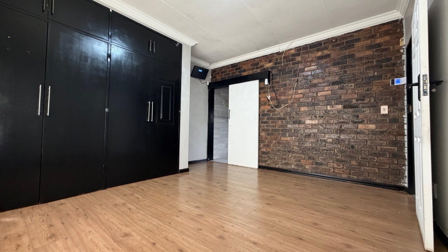 To Let 3 Bedroom Property for Rent in Klippoortje Gauteng