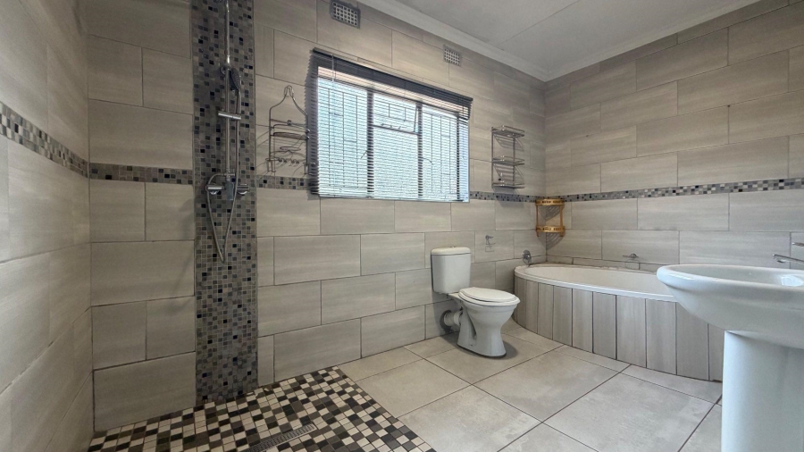 To Let 3 Bedroom Property for Rent in Klippoortje Gauteng